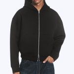 sweat noir capuche